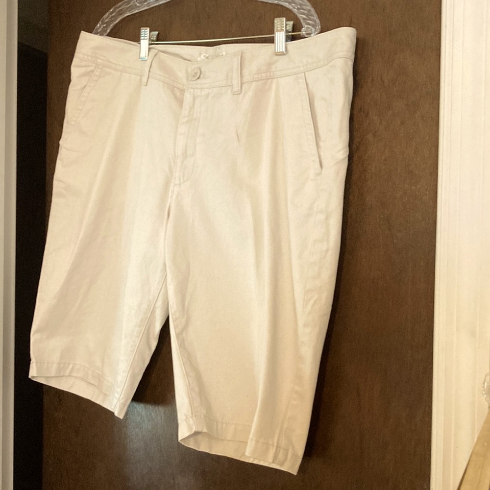 New Eddie Bauer beige shorts. Size 16. 23 1/2 “ long